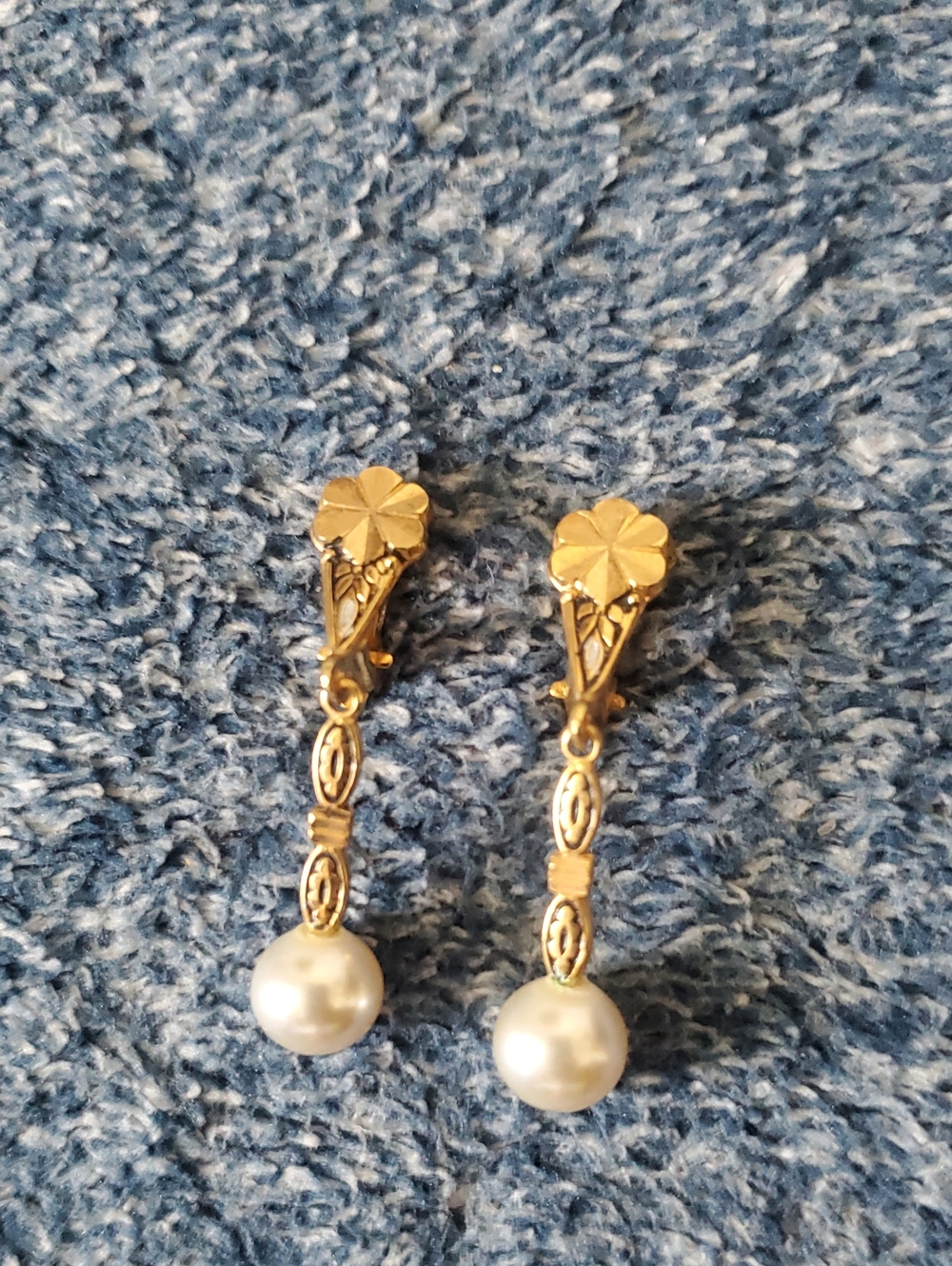 Vintage Toledo Damascene Gold Pearl Drop Clip On Earrings